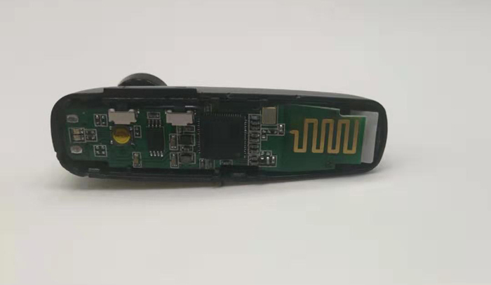 藍(lán)牙耳機(jī)上的輕觸開關(guān)