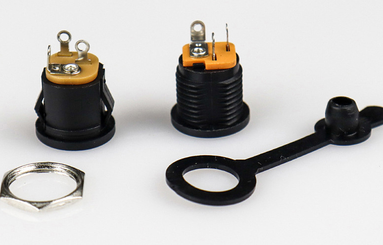 帶安全扣的DC插座